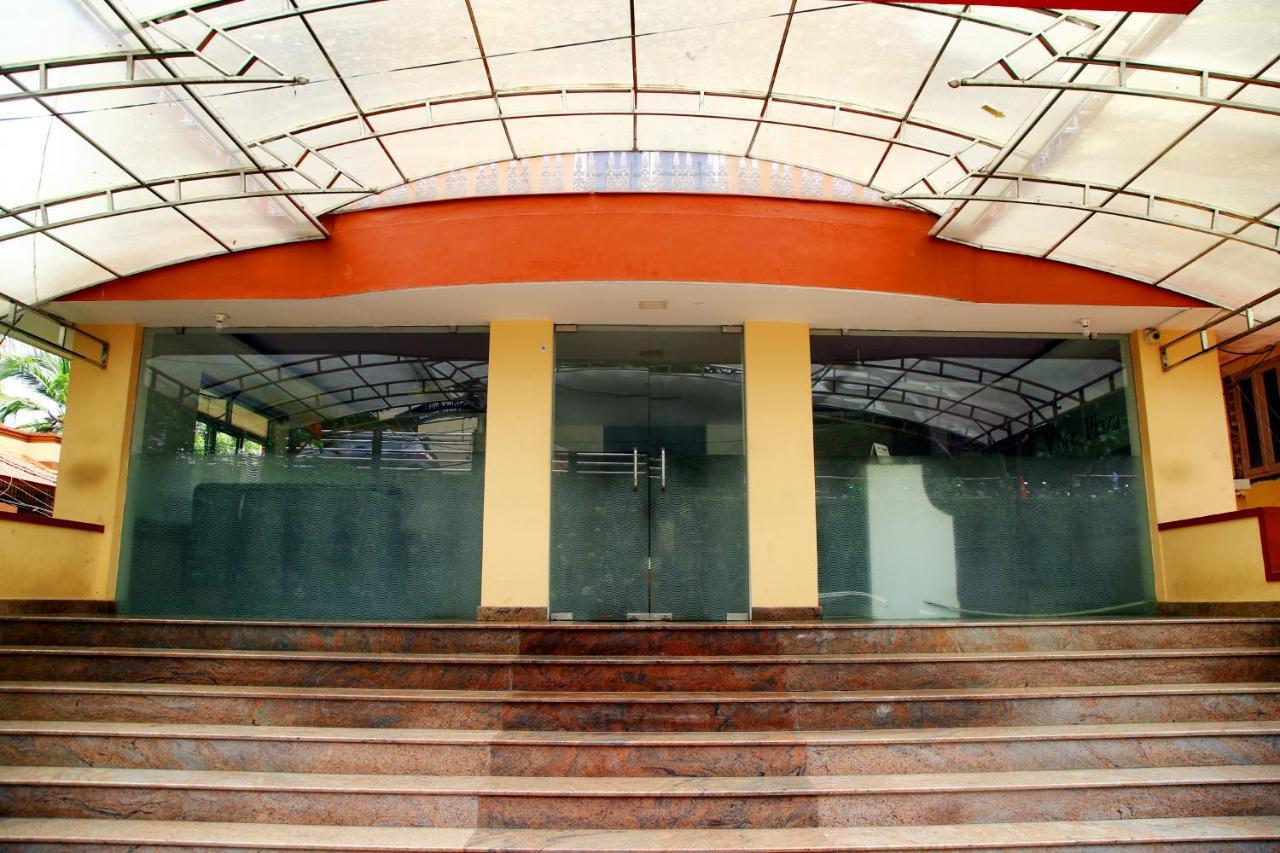 מלון טריואנדרום V Bee Plaza מראה חיצוני תמונה
